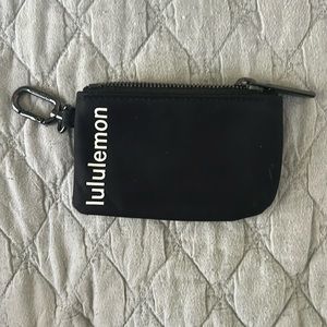 Lululemon clipable pouch